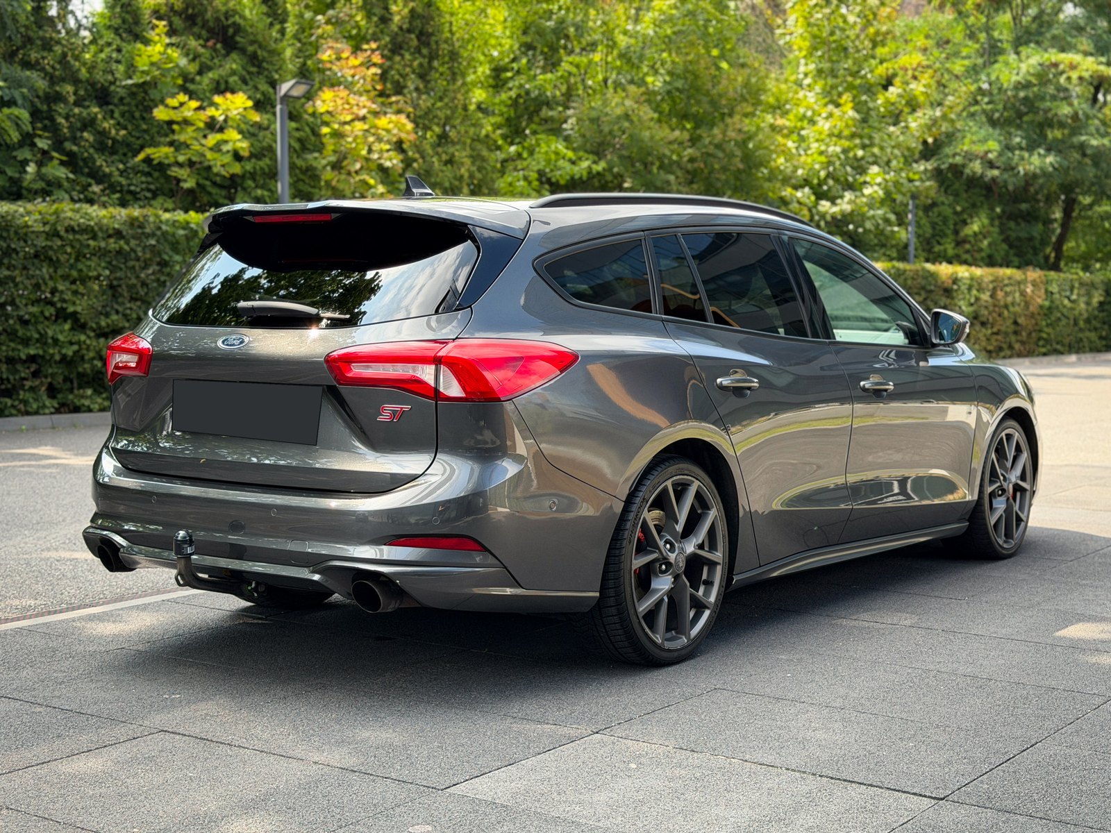Ford Focus ST Kombi — ujęcie trzy czwarte z tyłu