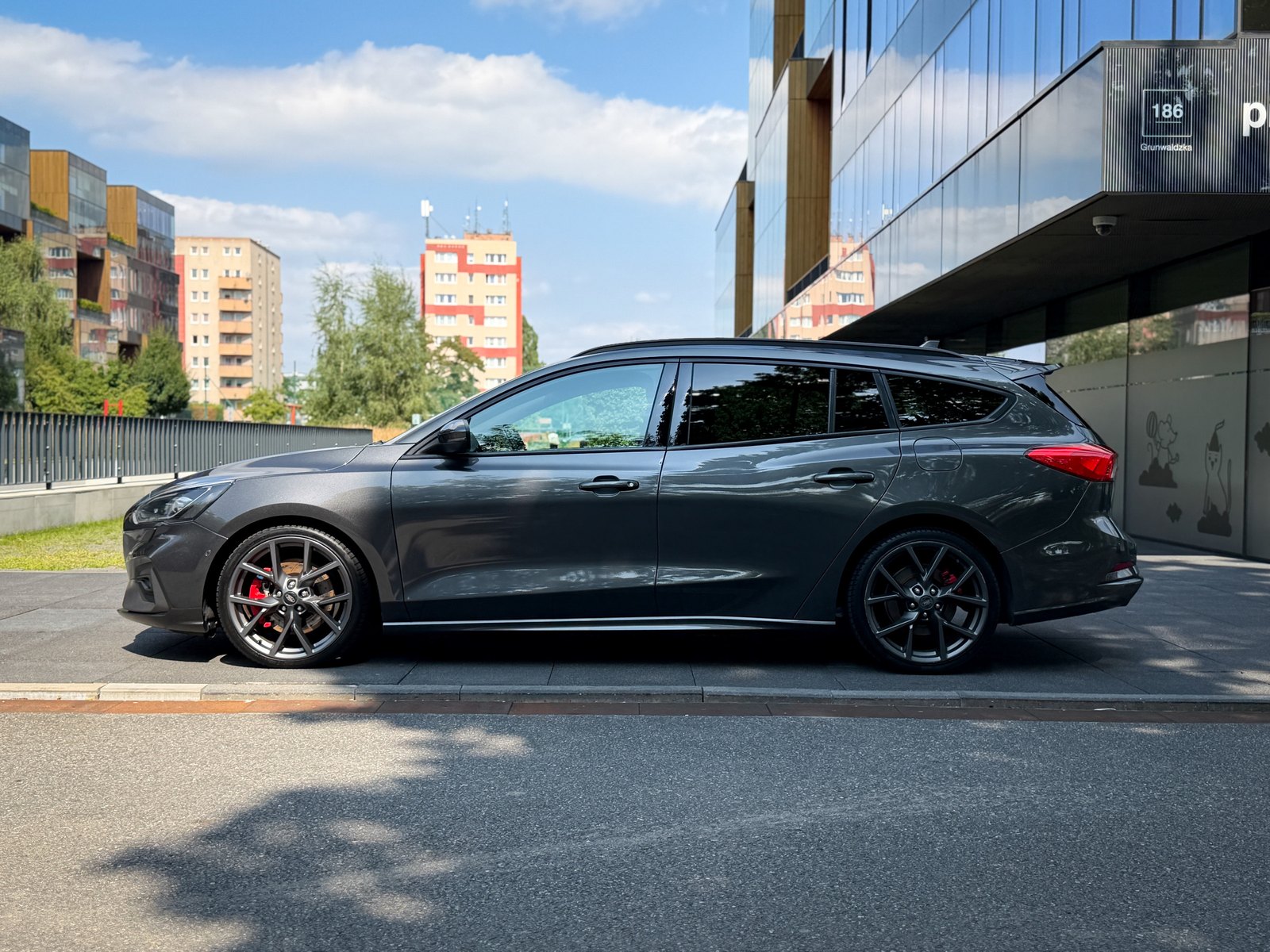 Ford Focus ST Kombi — prawy profil